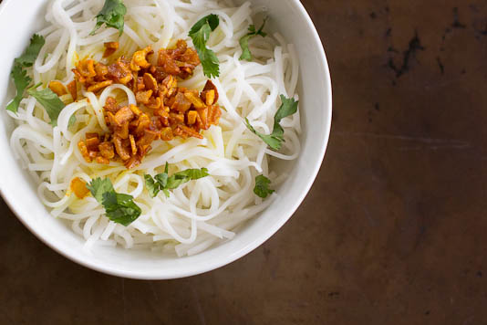 Rice Noodles with Garlic Turmeric Oil